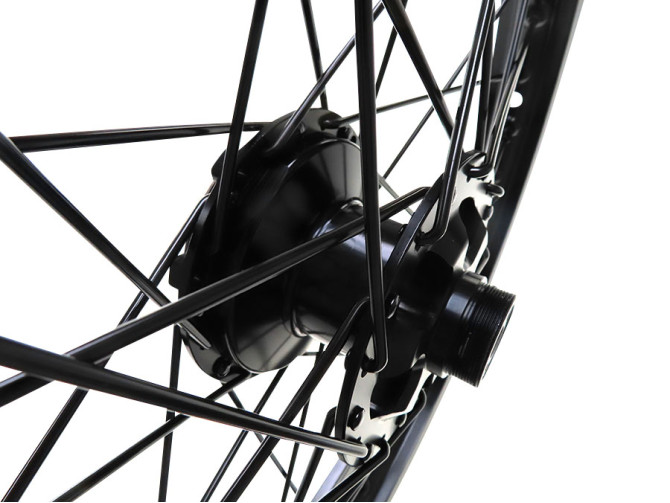 17 inch spaakwiel 17x1.40 aluminium zwart set Puch Maxi S N product