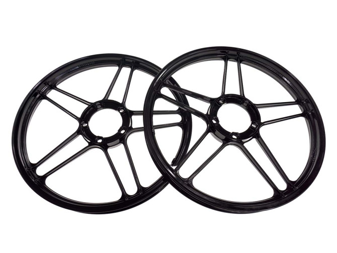 17 inch Grimeca 5 star wheel 17x1.35 Puch Maxi gloss black product