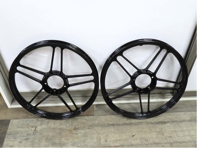 17 inch Grimeca 5 star wheel 17x1.35 Puch Maxi gloss black (set) product