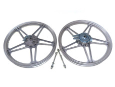 17 inch Bernardi Mozzi style wheel set silver grey