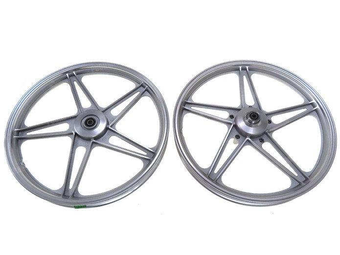 17 inch Bernardi Mozzi style 17x1.60 wheel set silver grey