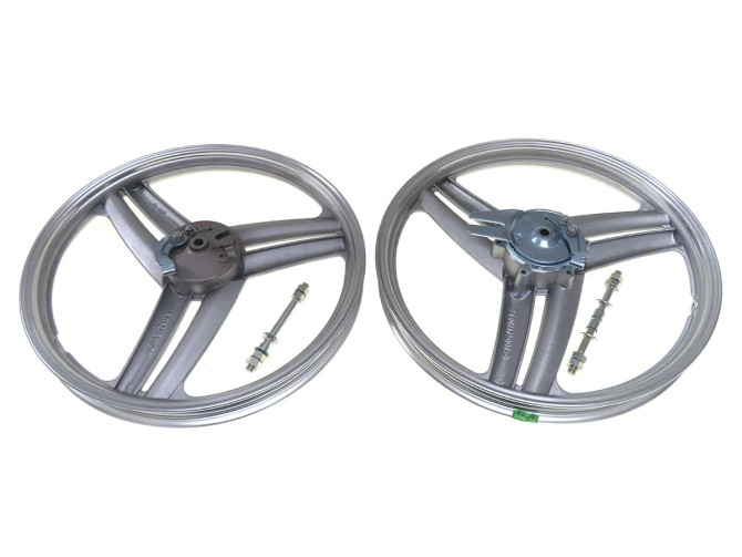 17" Grimeca 3 Blade propeller style 17x1.60 wheel set silver product