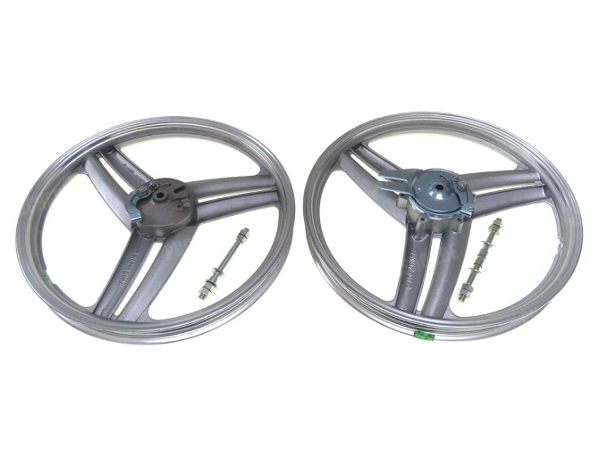 17 inch Grimeca 3 Blade propeller style 17x1.60 wheel set silver grey 1