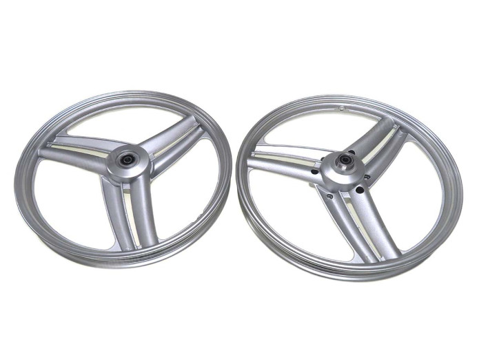 Grimeca 3 Blade Propeller Style 17x1.60 Felgen Satz Silber