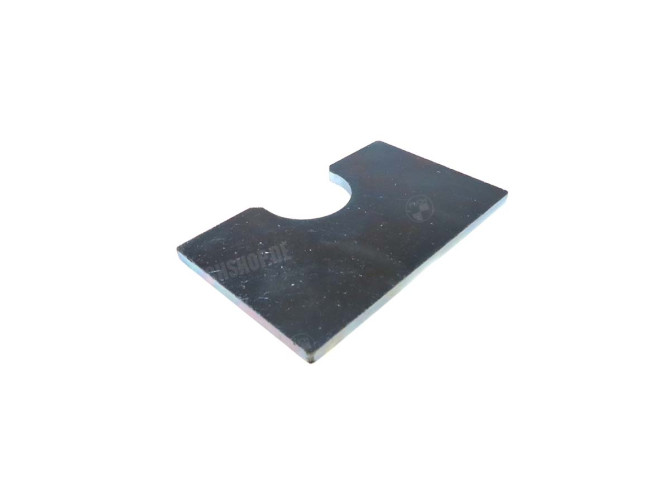 Crankshaft support plate universal main