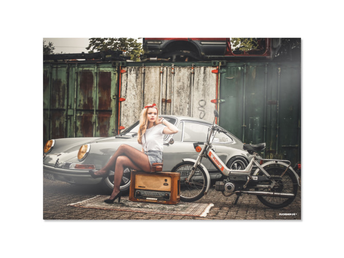 Poster "Lady met Puch Maxi N & Porsche 912" A1 (59,4x84cm) product