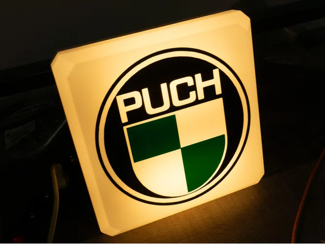 Lichtwerbung quadratisch Puch-Logo rund product