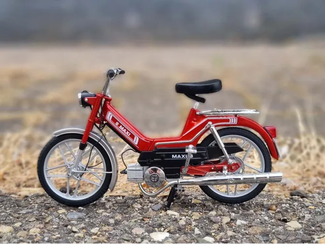 Schaalmodel Puch Maxi S 1:10 metallic rood product