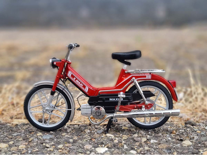 Scale model Puch Maxi S 1:10 metallic red 