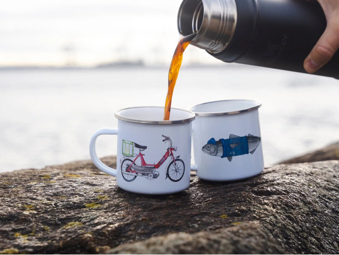 Lakor Puch Roter Emaille-Tasse Weiß 350ml – Ikonisches Puch Maxi Design