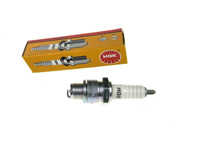 Spark plug NGK CR7HSA for 50cc 4stroke universal (GY6)