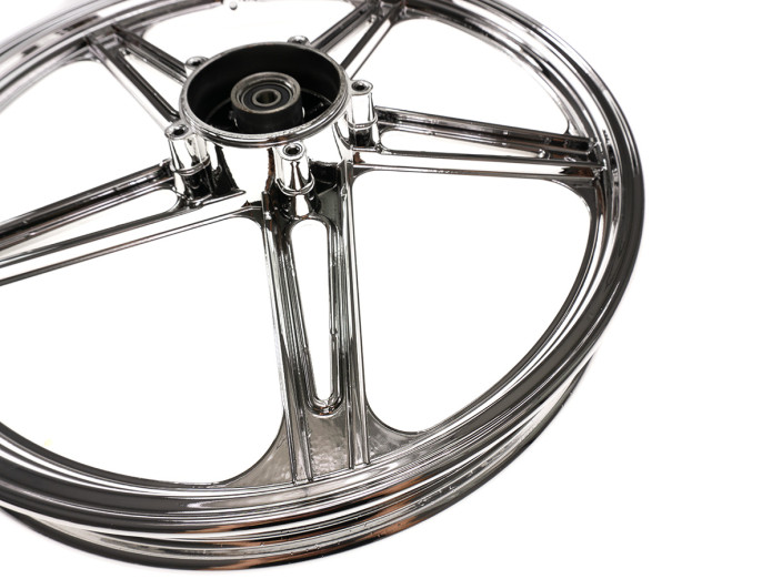 17 inch Bernardi Mozzi style 17x1.60 velgen set chroom