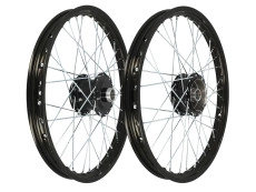 17 inch spaakwiel 17x1.20 Rigida aluminium set zwart met zwarte naven Puch Maxi S / N 17 inch spaakwiel 17x1.20 Rigida aluminium set zwart met zwarte naven Puch Maxi S / N