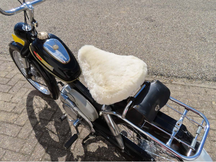 Oldtimer zweefzadel zadeldek schapenvacht universeel Bategu / Denfeld beige