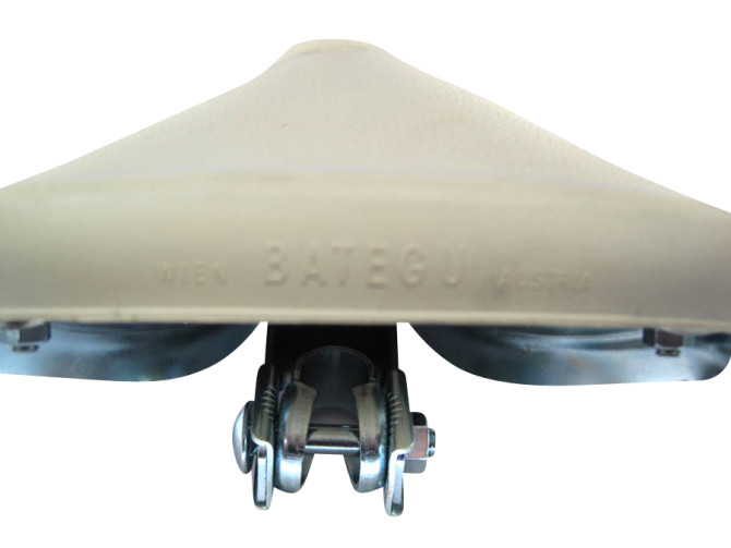 Oldtimer saddle Puch MV / VS / MS model Bategu créme product