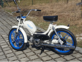 Mädchen und Motoren