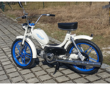 Mädchen und Motoren