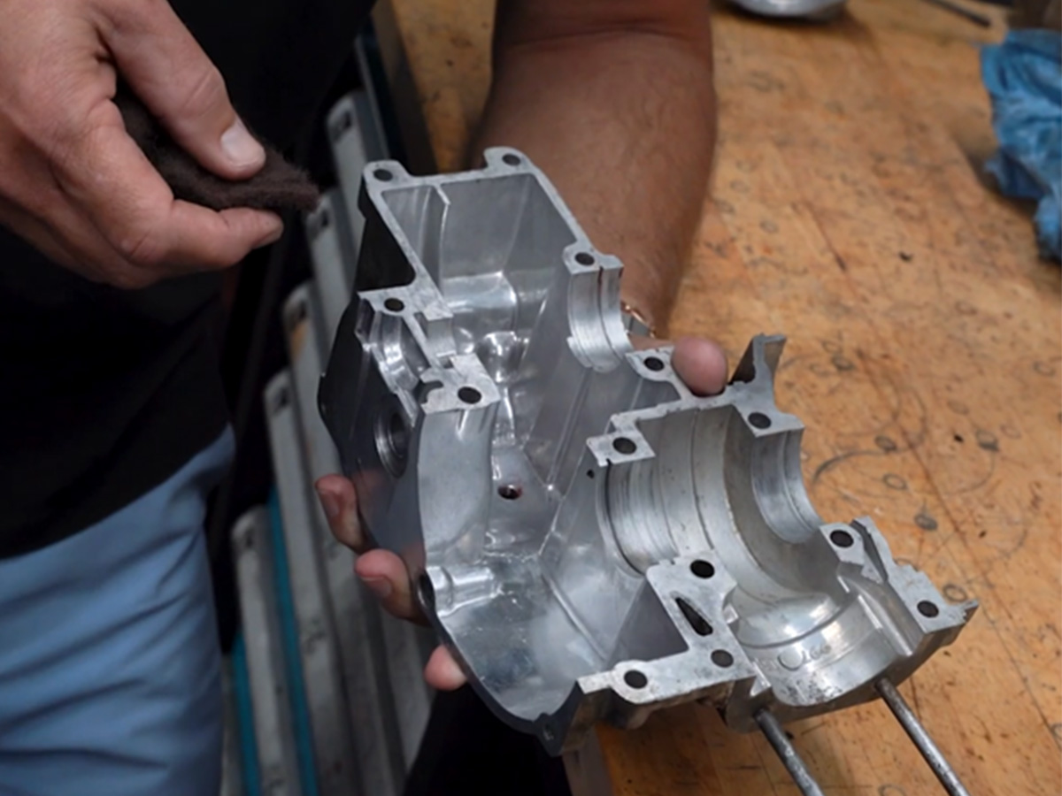 Leeres Puch E50 Motorgehäuse während der Vorbereitung